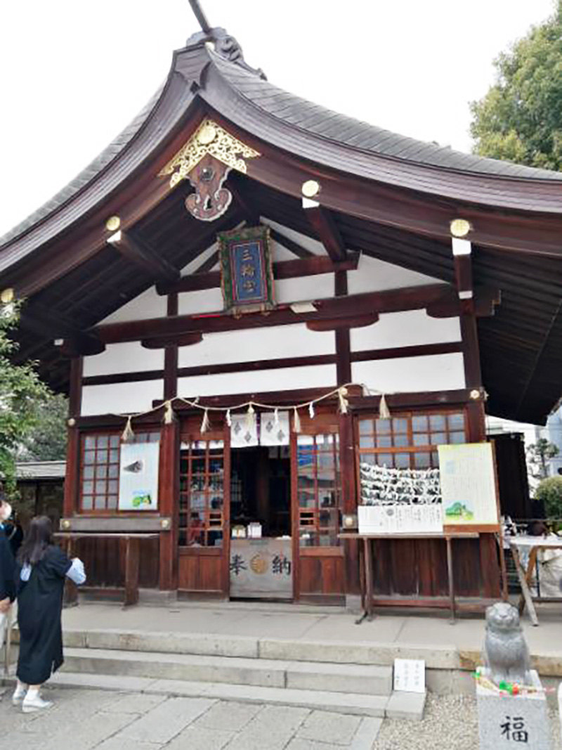 三輪神社の拝殿